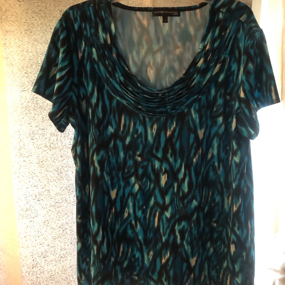 Teal and black popover top